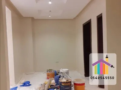 أصباغ داخلية بلون بيج دافئ توفر أجواء مريحة وهادئة للصالات والمجالس في أبوظبي - تتحمل الرطوبة والحرارة العالية